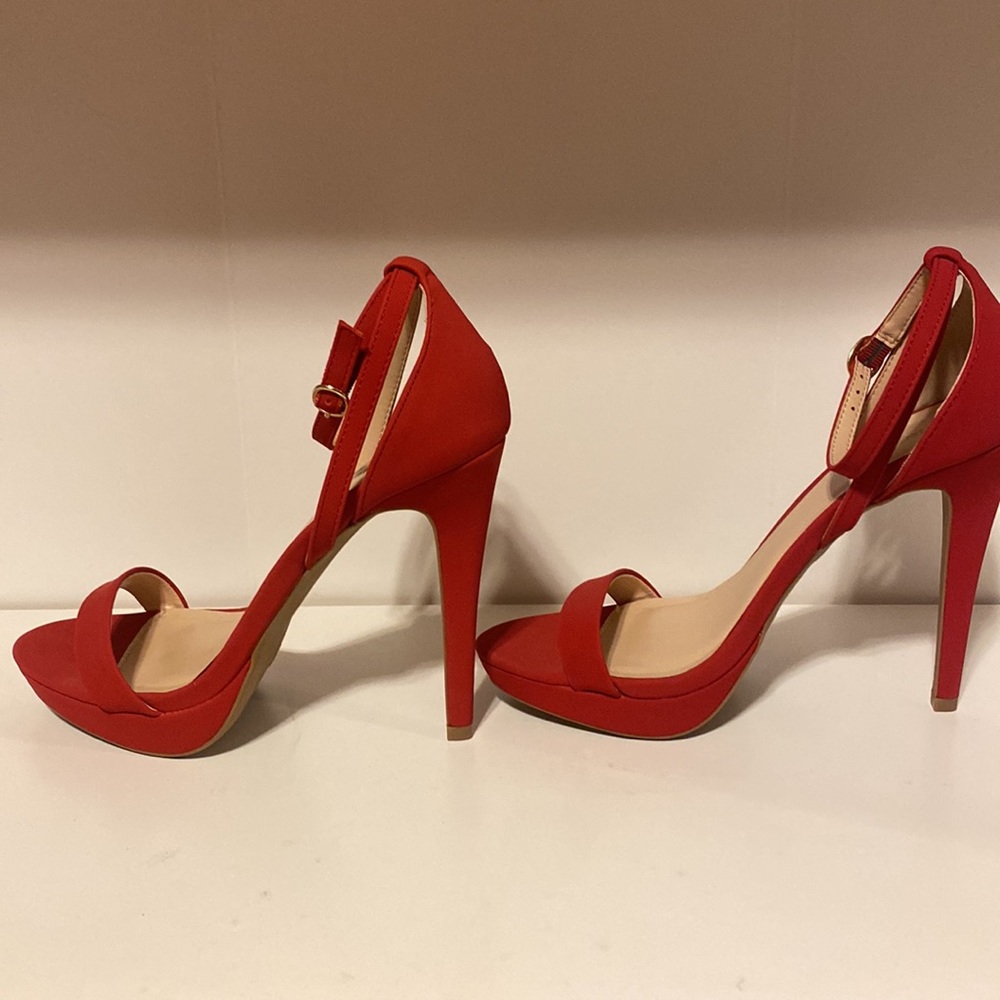 Red heels - Picture 3 of 4